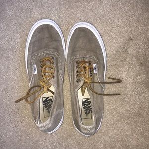 Tan vans, w/ leather laces and white sole. Unisex!
